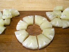 2. Кольца ананаса – кубиками.