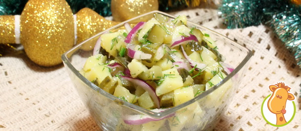 Новогодний эксперимент: салат картофельный с маринованными огурцами и укропом