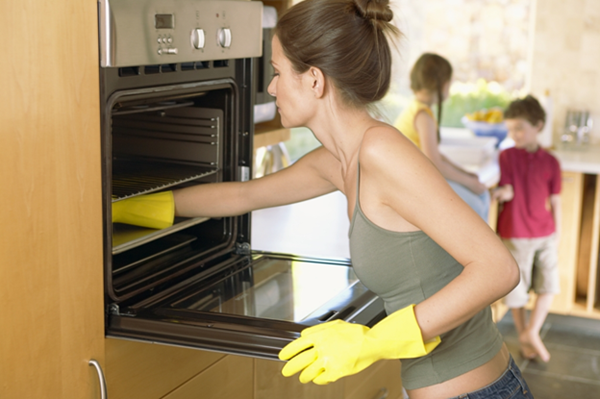8 способов очистить плиту и духовку